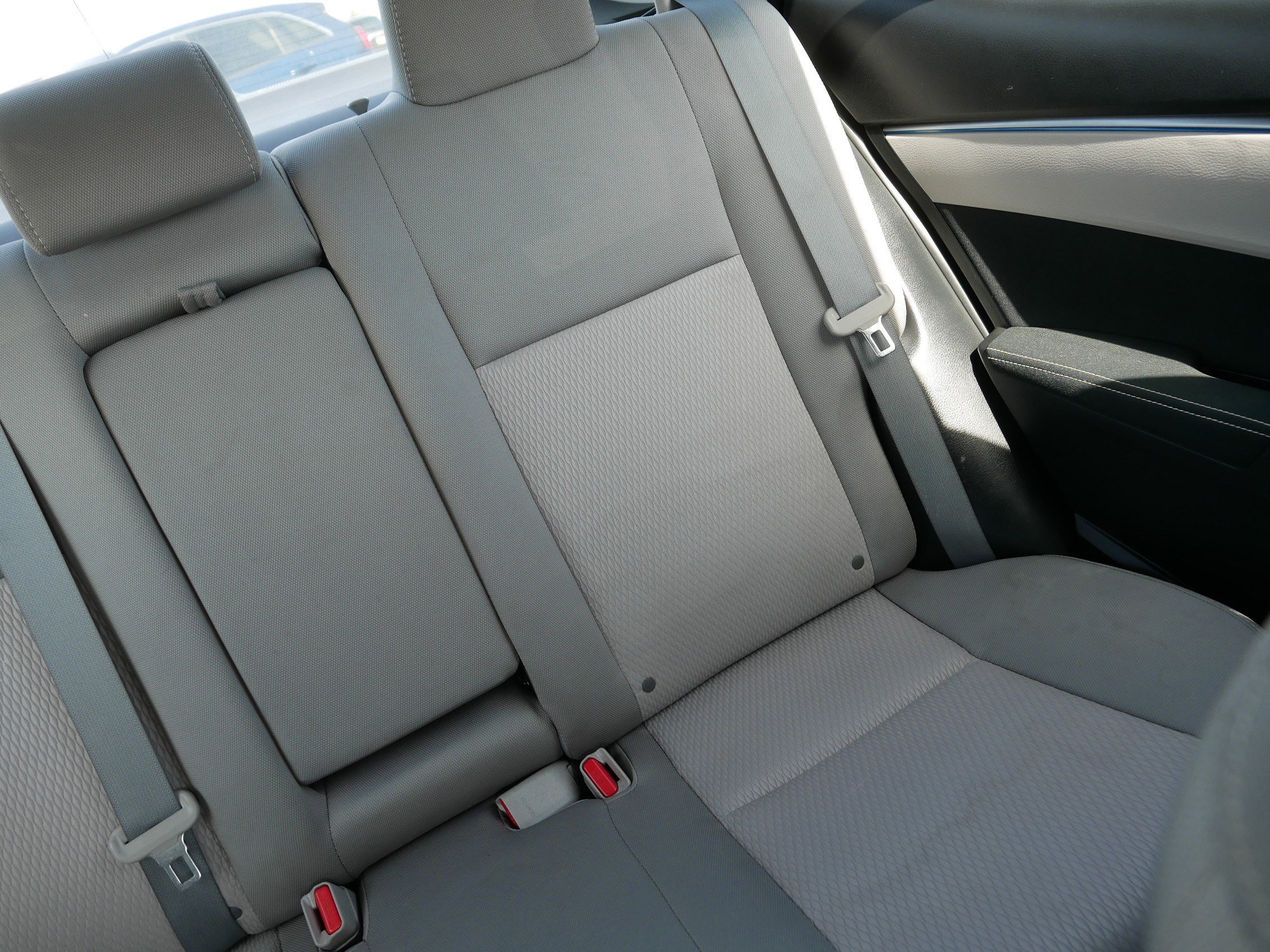 Used 2015 Toyota Corolla LE FWD image 14