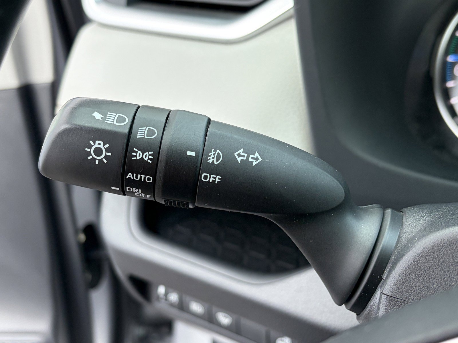 Used 2022 Toyota RAV4 XLE Premium AWD/4WD image 26