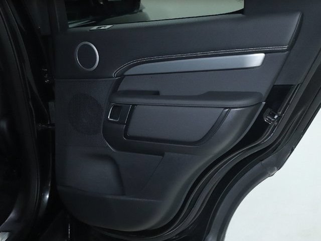 Used 2025 Land Rover Discovery Dynamic SE AWD/4WD image 34