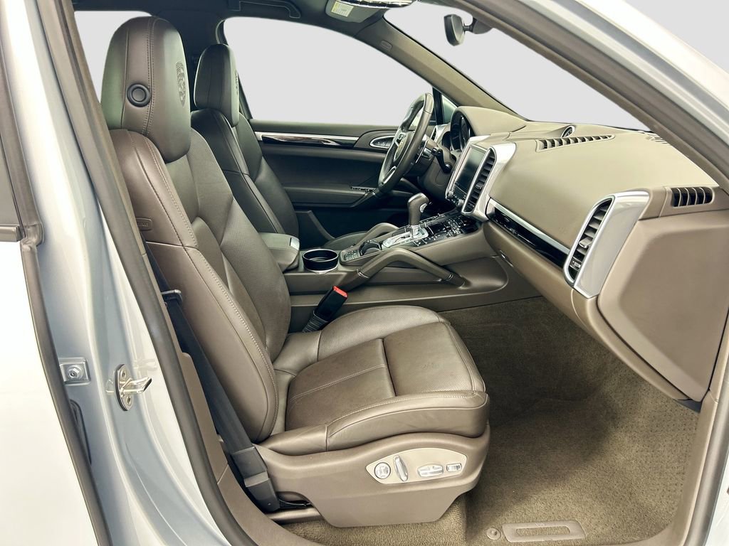 Used 2018 Porsche Cayenne image 19