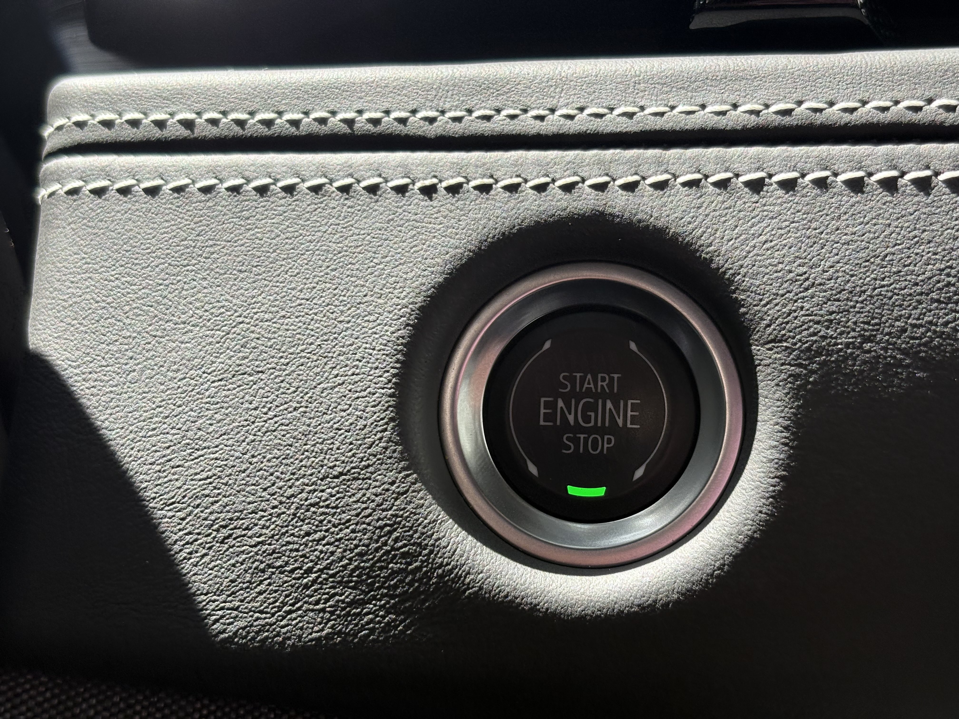 Certified 2025 Cadillac Escalade ESV V AWD/4WD image 29