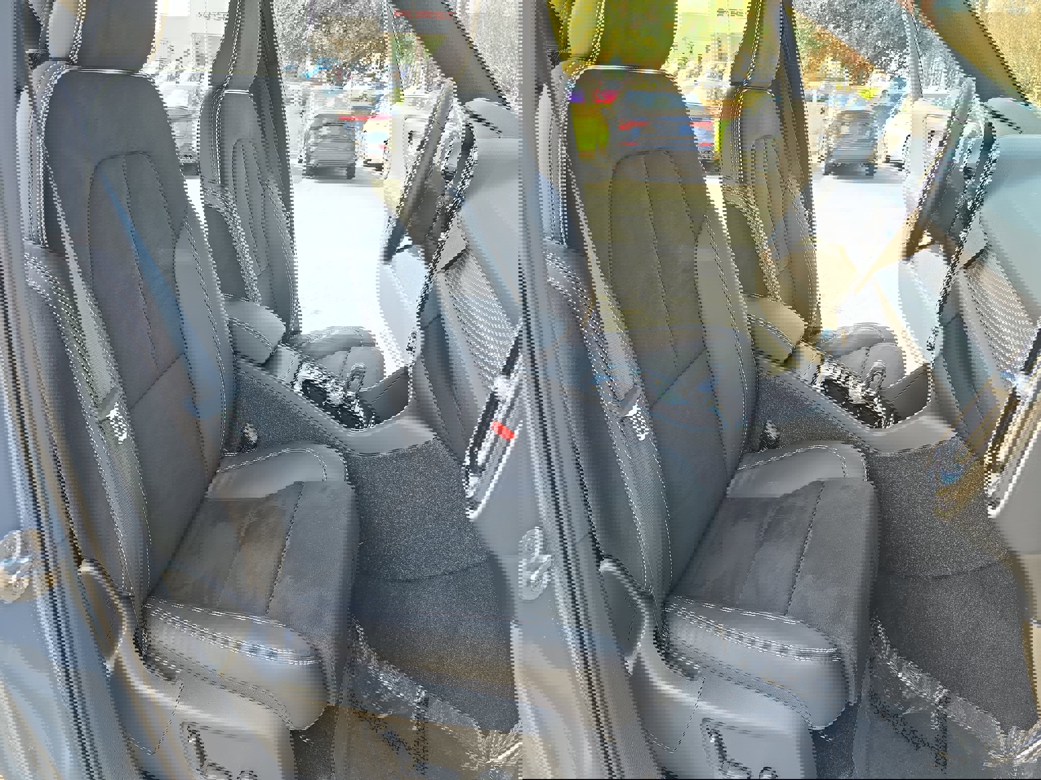 Used 2022 Volvo XC40 T5 R-Design w/ Advanced Package image 10