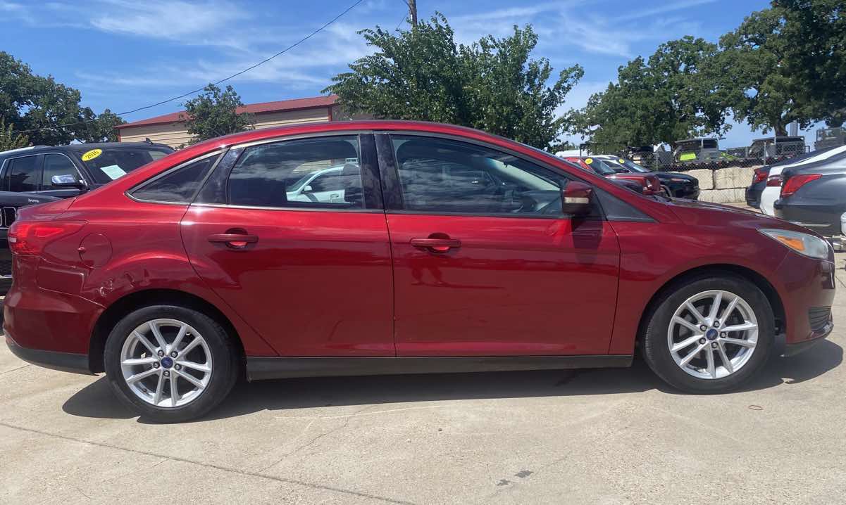 Used 2017 Ford Focus SE FWD image 5