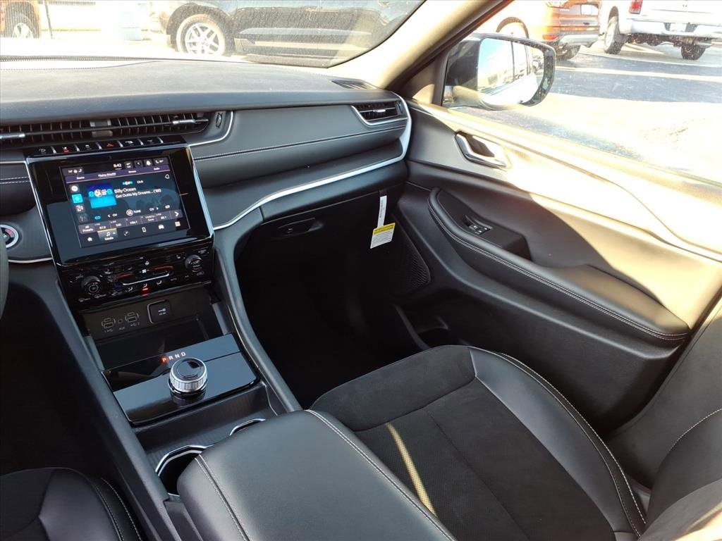 Certified 2024 Jeep Grand Cherokee Altitude image 13