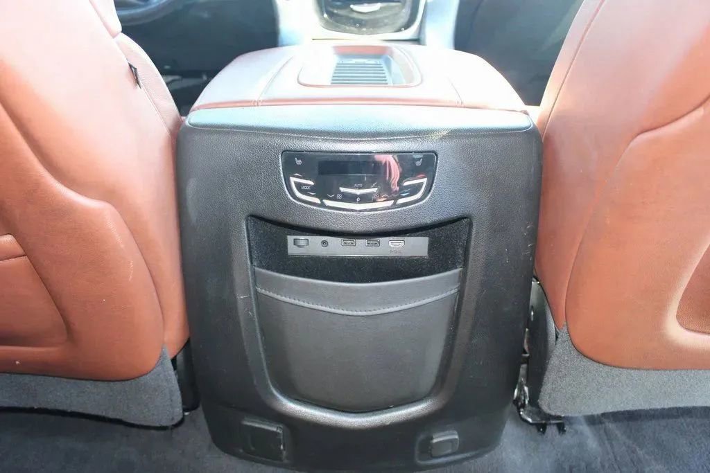 Used 2018 Cadillac Escalade Premium Luxury image 29