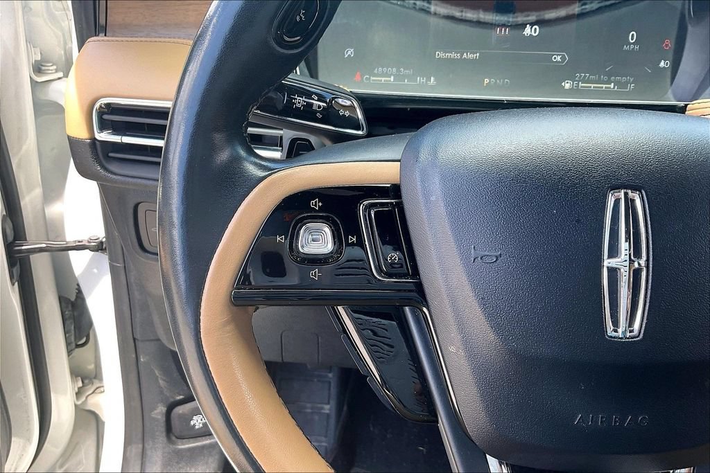 Used 2022 Lincoln Corsair Reserve w/ Elements Package FWD image 11