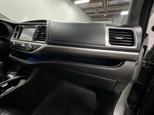 Certified 2017 Toyota Highlander SE AWD/4WD image 30