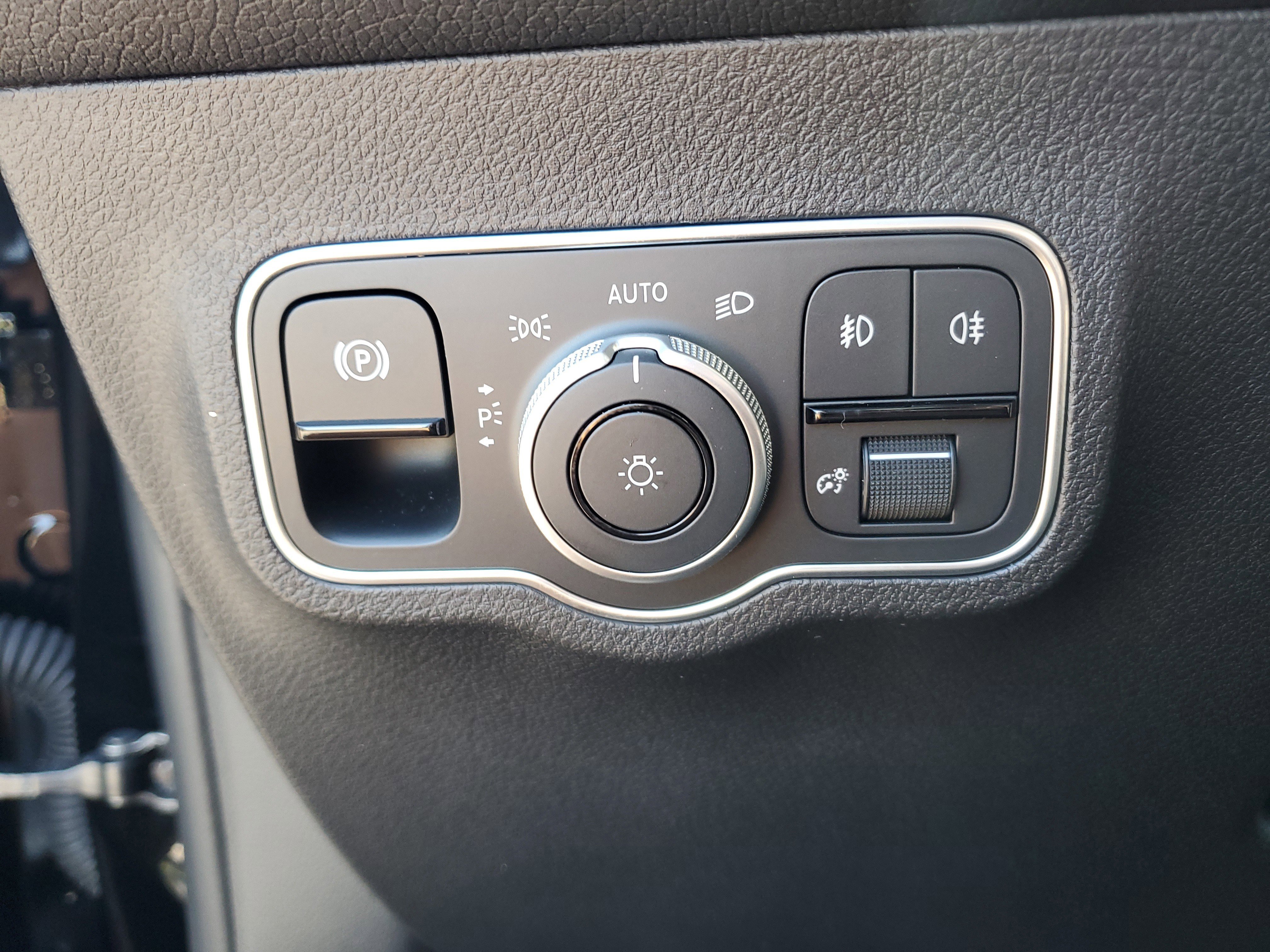 Certified 2025 Mercedes-Benz GLB 250 image 34