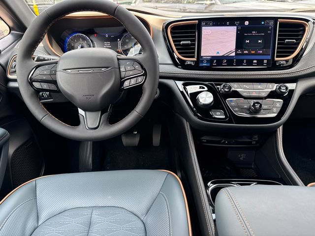 New 2027 Chrysler Pacifica Pinnacle w/ Theater Group FWD image 19