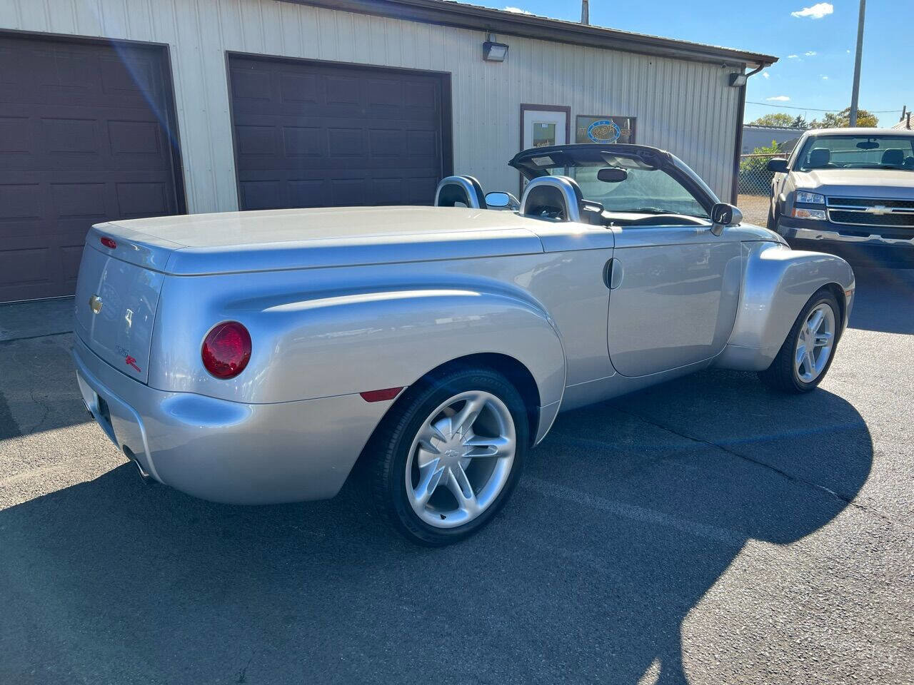 Used 2004 Chevrolet SSR w/ Preferred Equipment Group RWD image 12