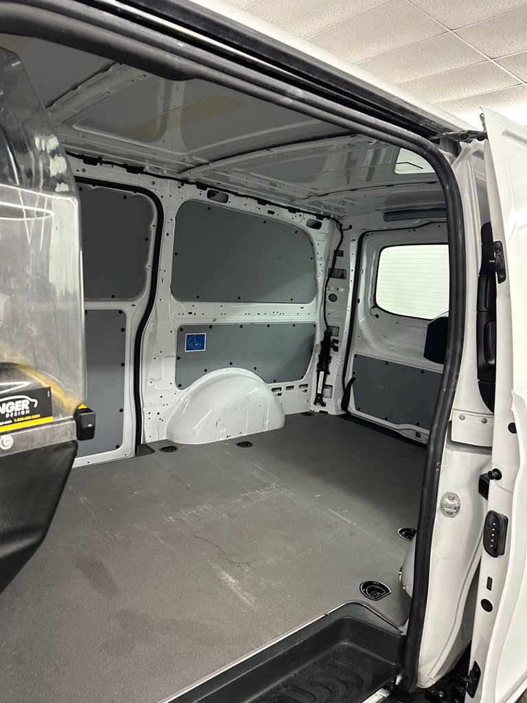 Used 2021 Mercedes-Benz Metris image 23