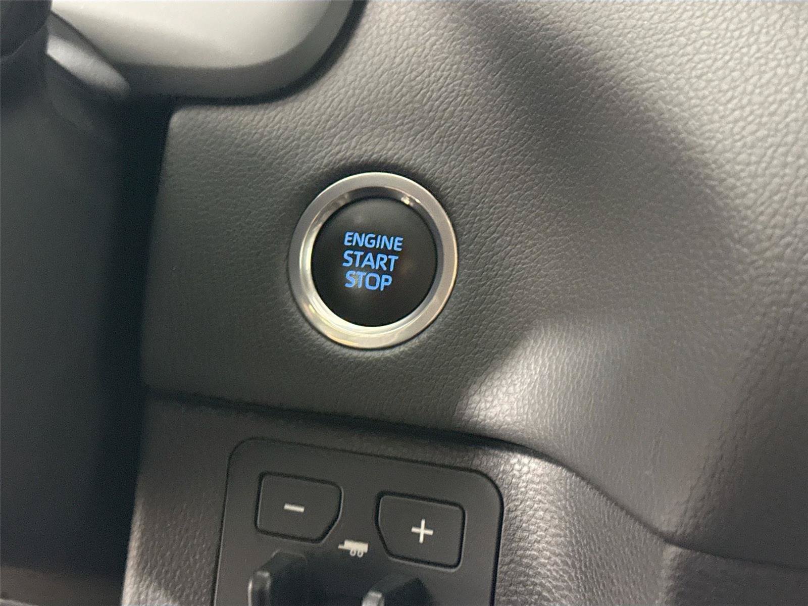 Used 2024 Toyota Tundra Limited AWD/4WD image 21