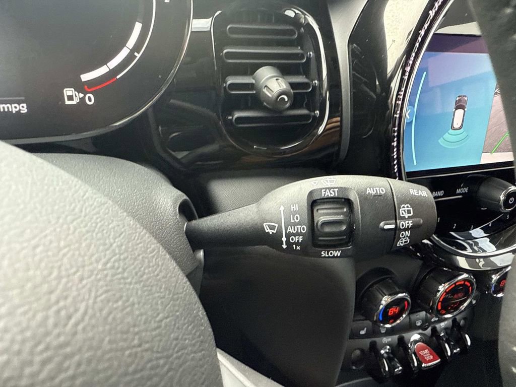 Used 2022 MINI Cooper 2-Door Hardtop image 29