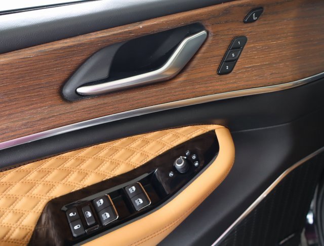 Used 2021 Jeep Grand Cherokee L Summit w/ Luxury Tech Group V image 17