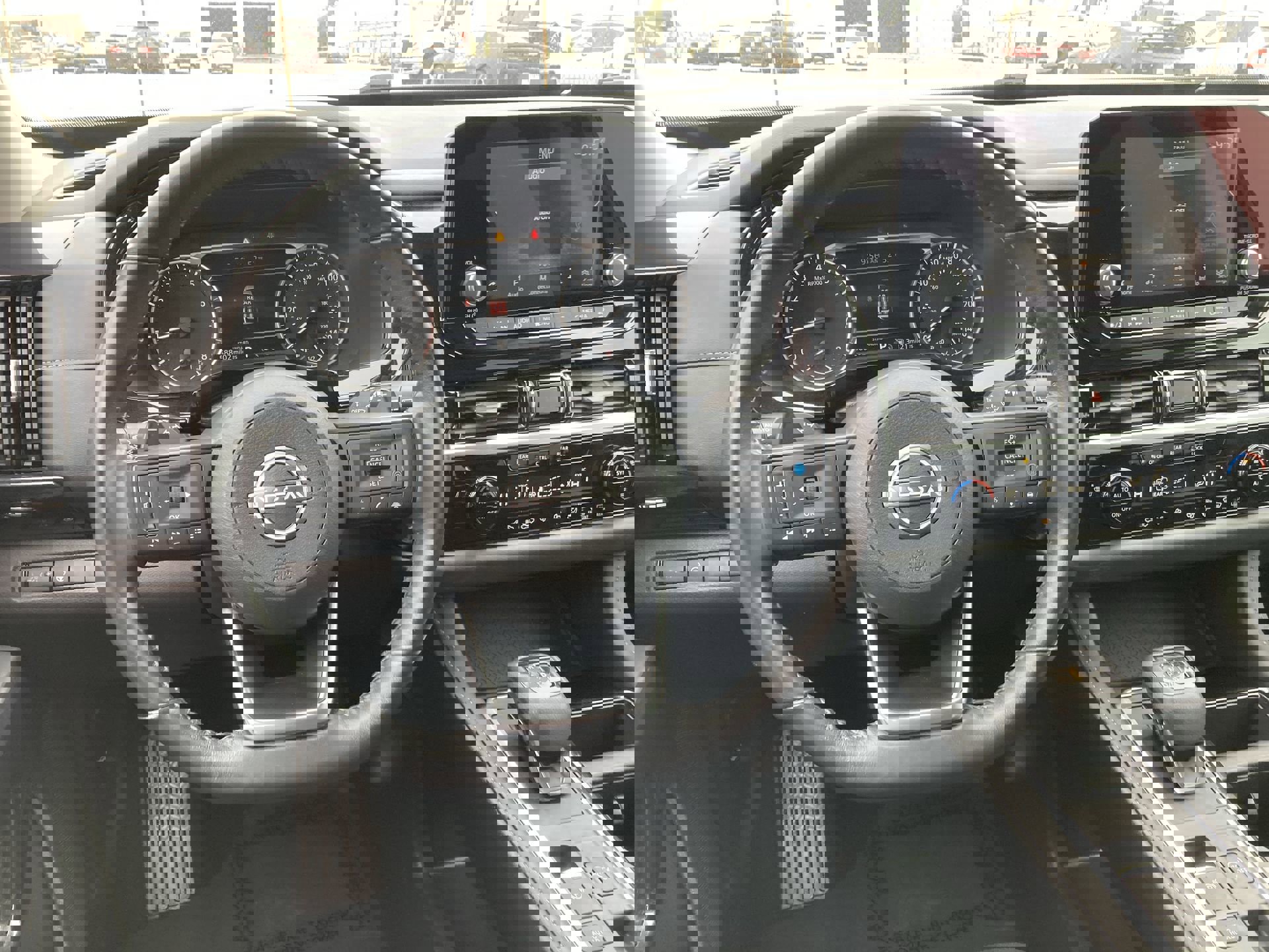 Used 2024 Nissan Pathfinder SV image 11