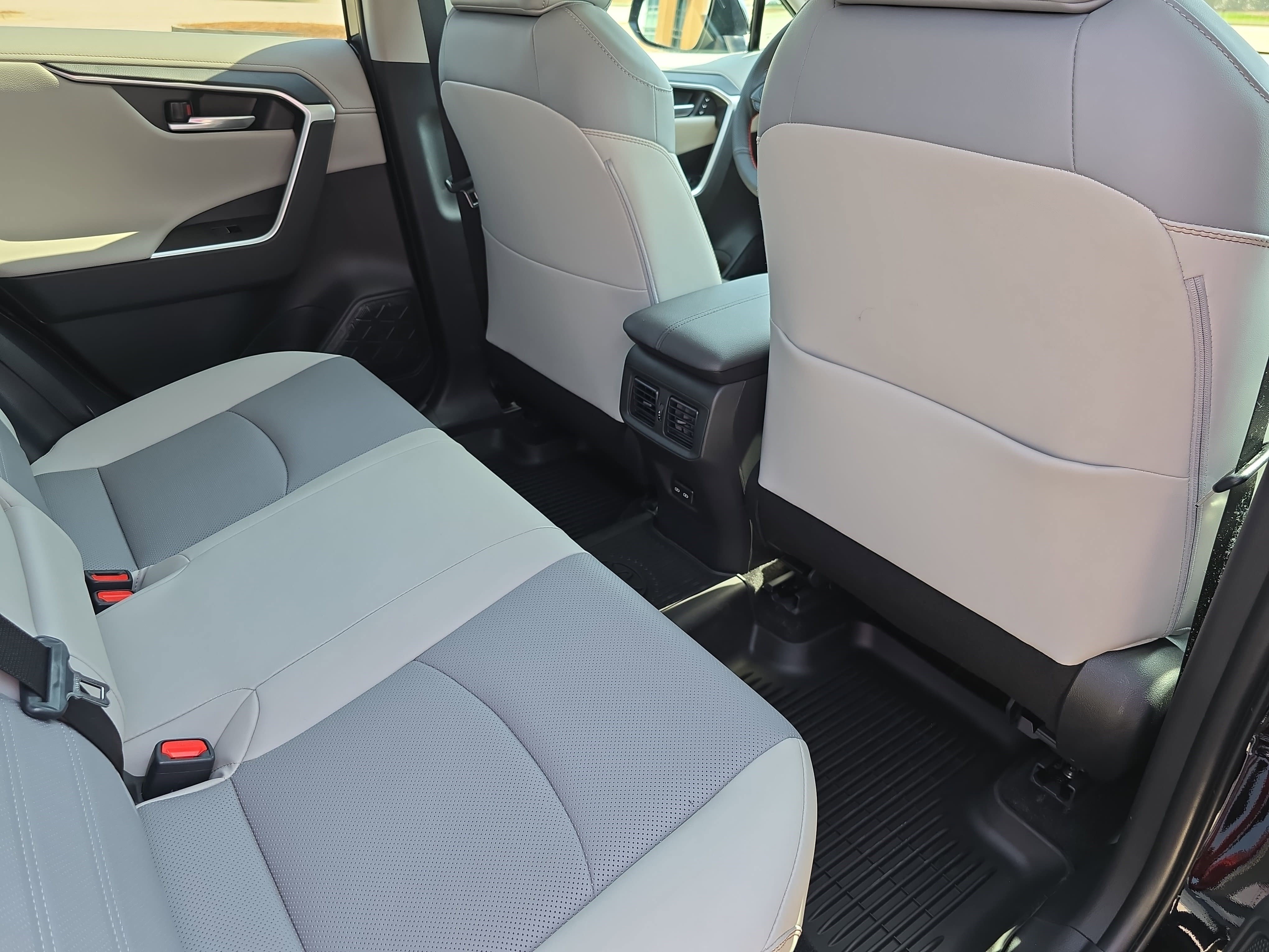 Used 2025 Toyota RAV4 Limited image 11