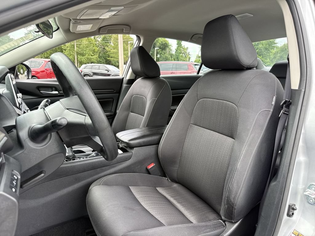 Used 2024 Nissan Altima 2.5 SV FWD image 14
