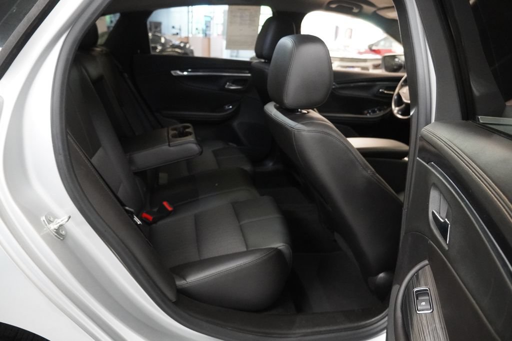 Used 2018 Chevrolet Impala LT FWD image 25