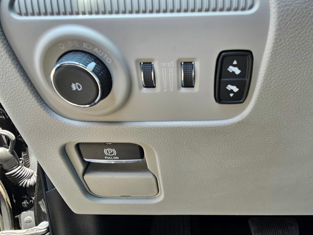 Used 2024 Jeep Wagoneer Series III AWD/4WD image 25