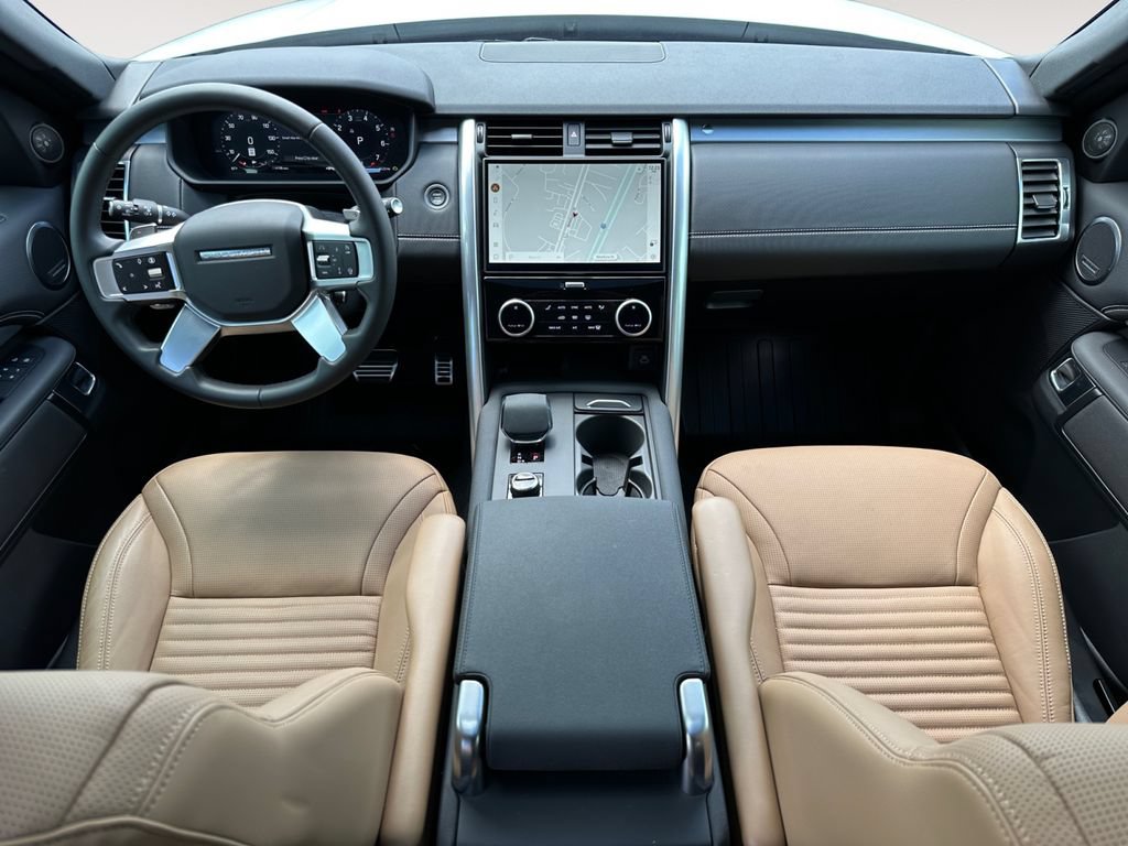 Used 2024 Land Rover Discovery Dynamic SE AWD/4WD image 10