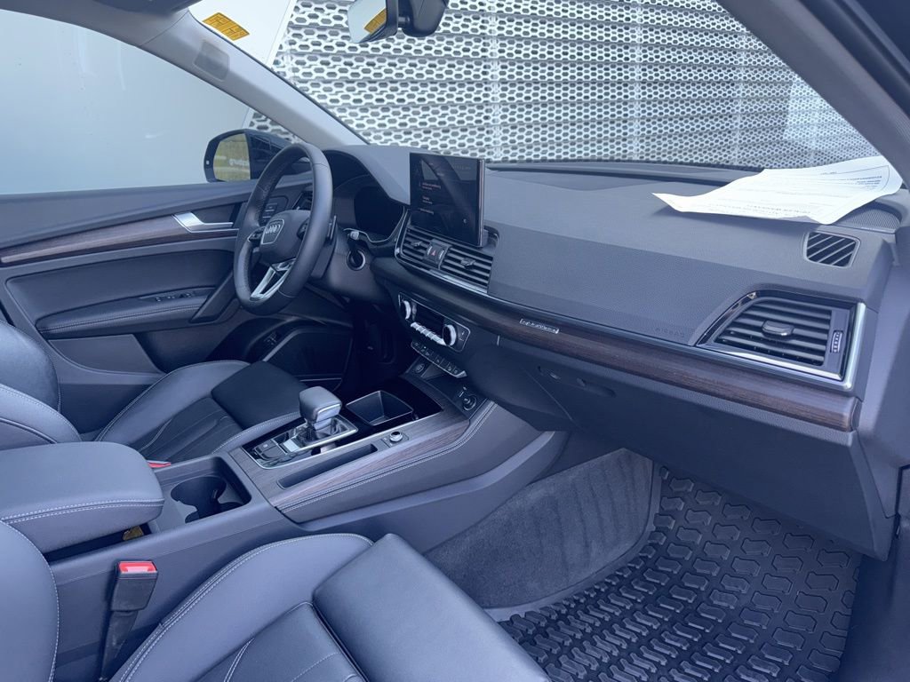 Certified 2025 Audi Q5 e Premium Plus image 16