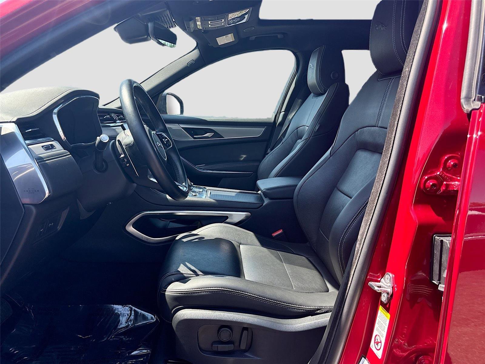 Used 2024 Jaguar F-PACE R-Dynamic S image 24