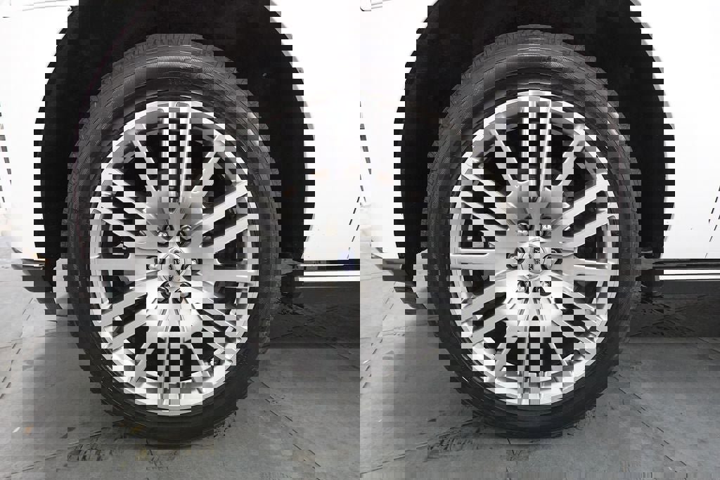 Used 2024 Ford Expedition Limited image 38