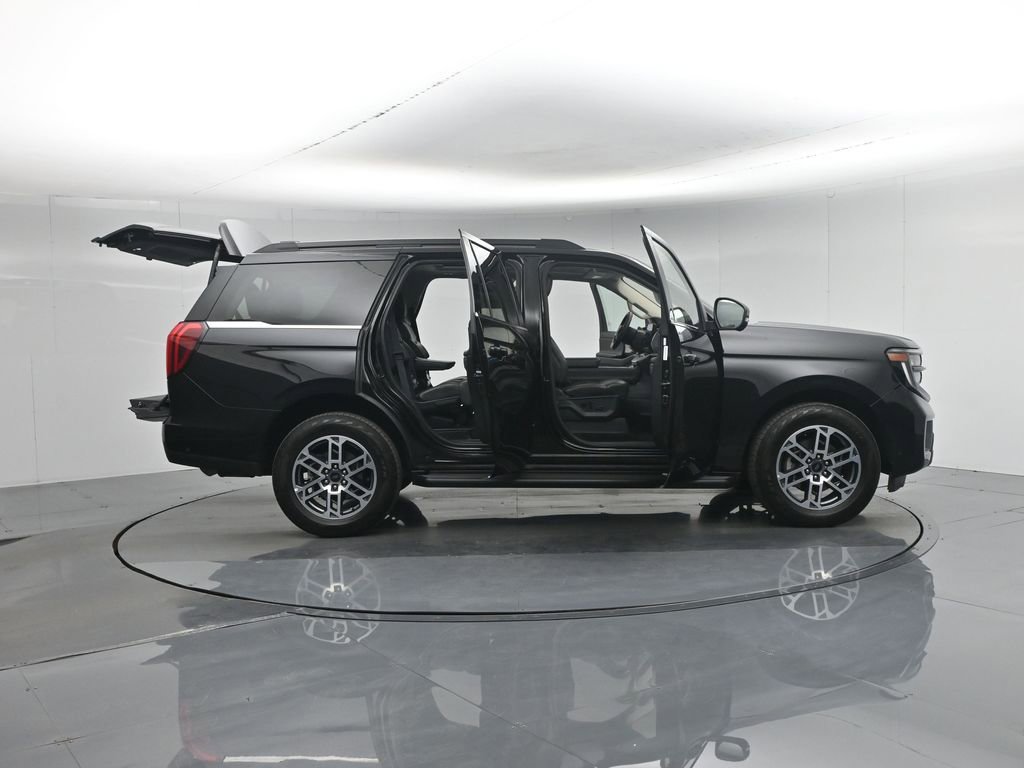 Used 2025 Ford Expedition Active image 5
