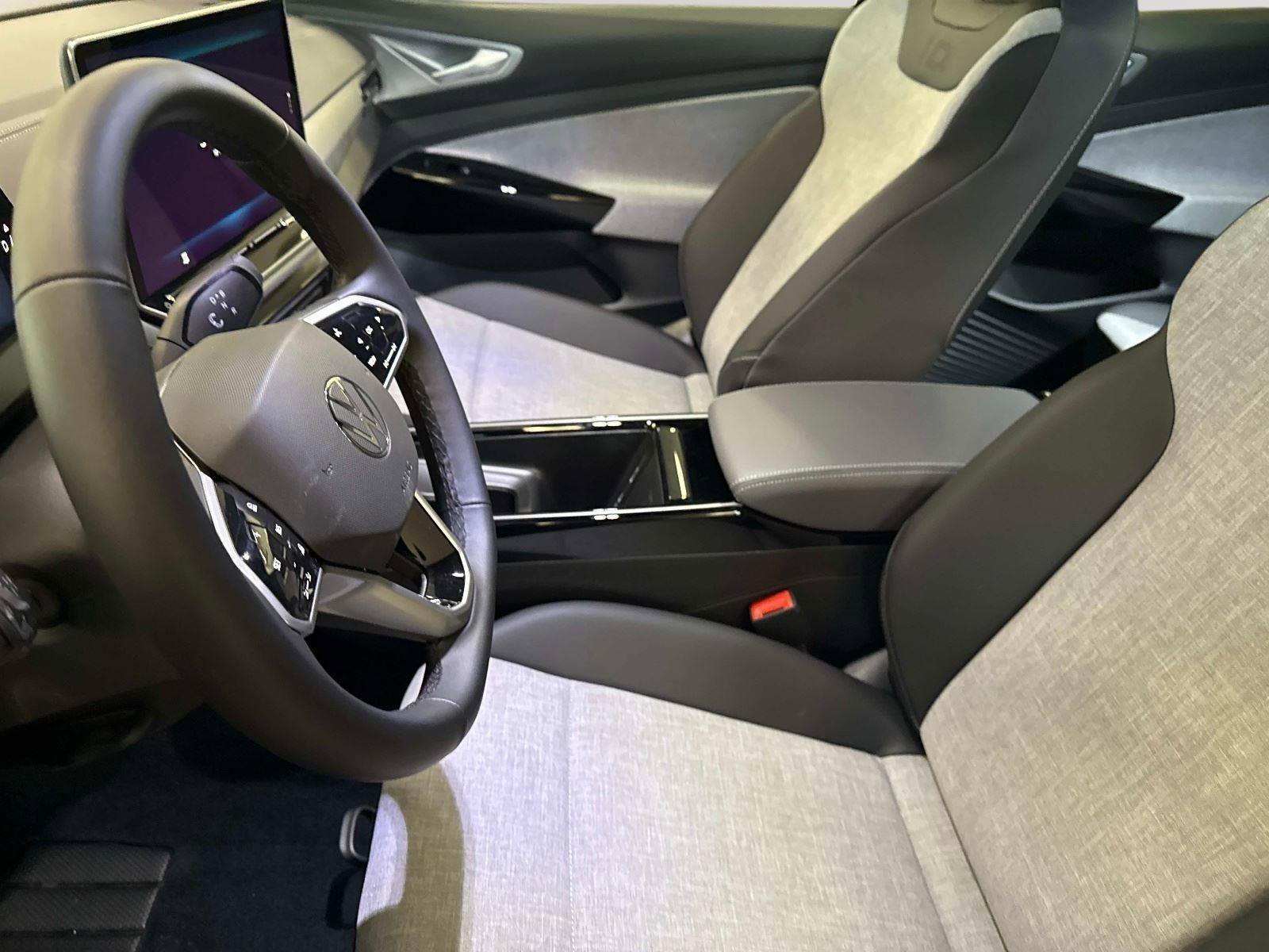 New 2025 Volkswagen ID.4 Pro AWD/4WD image 21