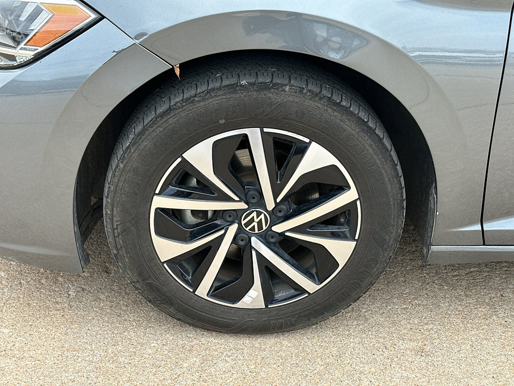 Used 2024 Volkswagen Jetta S image 3