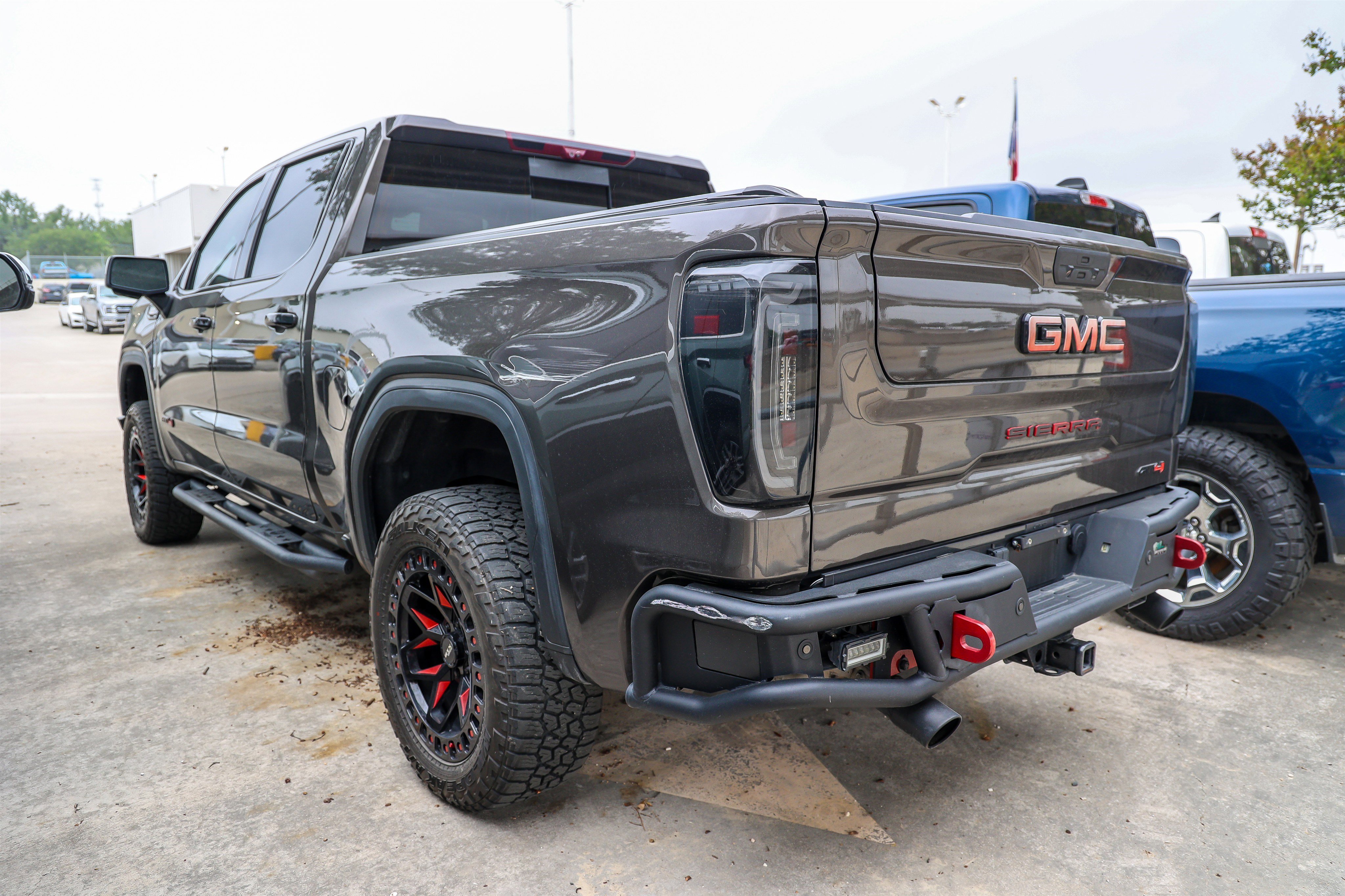 Used 2020 GMC Sierra 1500 AT4 w/ AT4 Premium Package AWD/4WD image 8