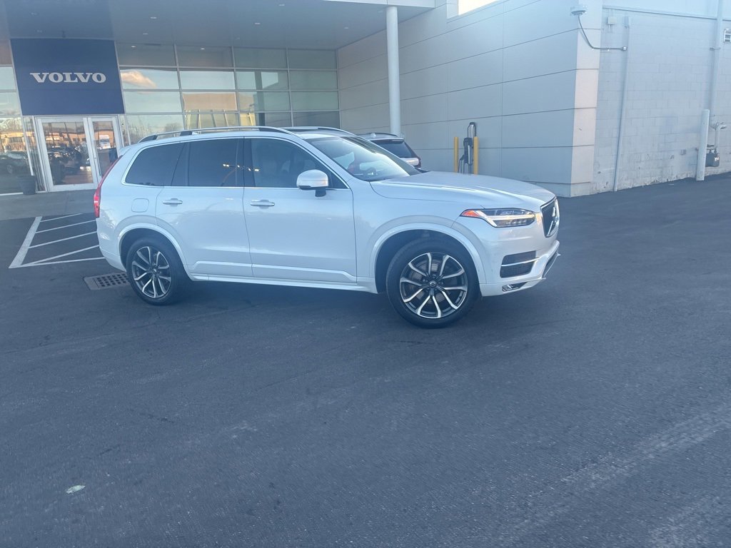 Used 2019 Volvo XC90 T5 Momentum w/ Multimedia Package image 2
