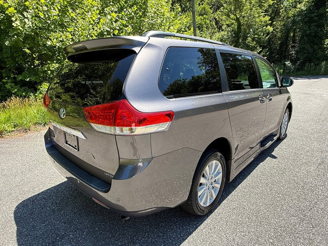 Used 2013 Toyota Sienna Limited w/ Premium Pkg FWD image 6