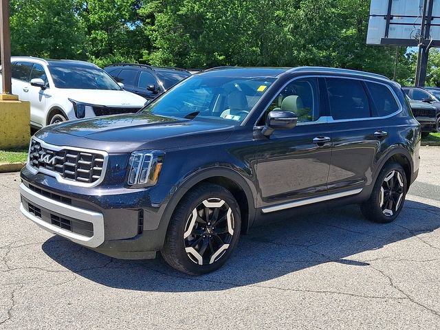 Certified 2025 Kia Telluride S AWD/4WD image 3