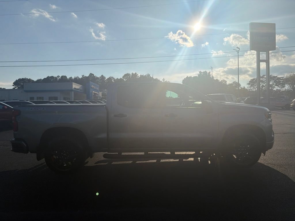 Used 2024 Chevrolet Silverado 1500 RST w/ Redline Edition AWD/4WD image 11