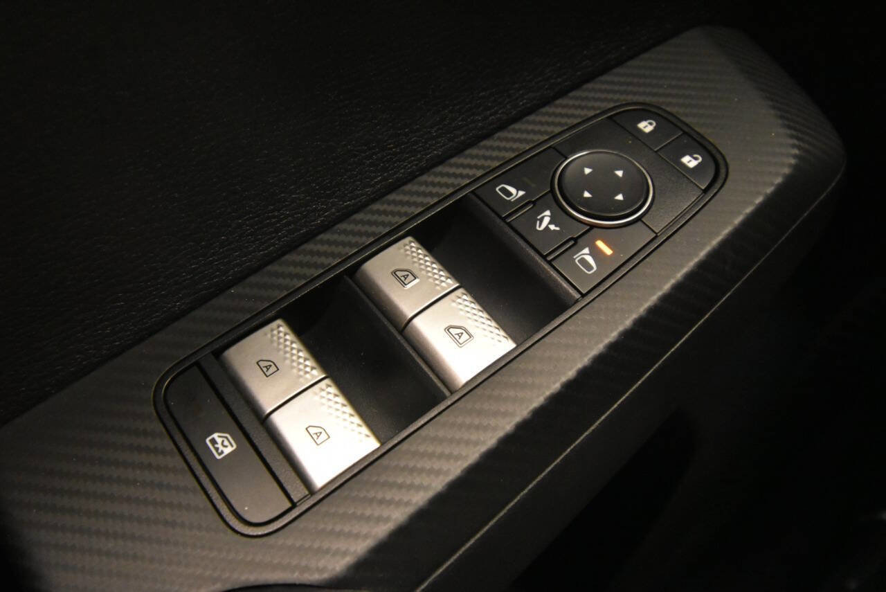 Used 2023 Mitsubishi Outlander SE Black Edition image 28