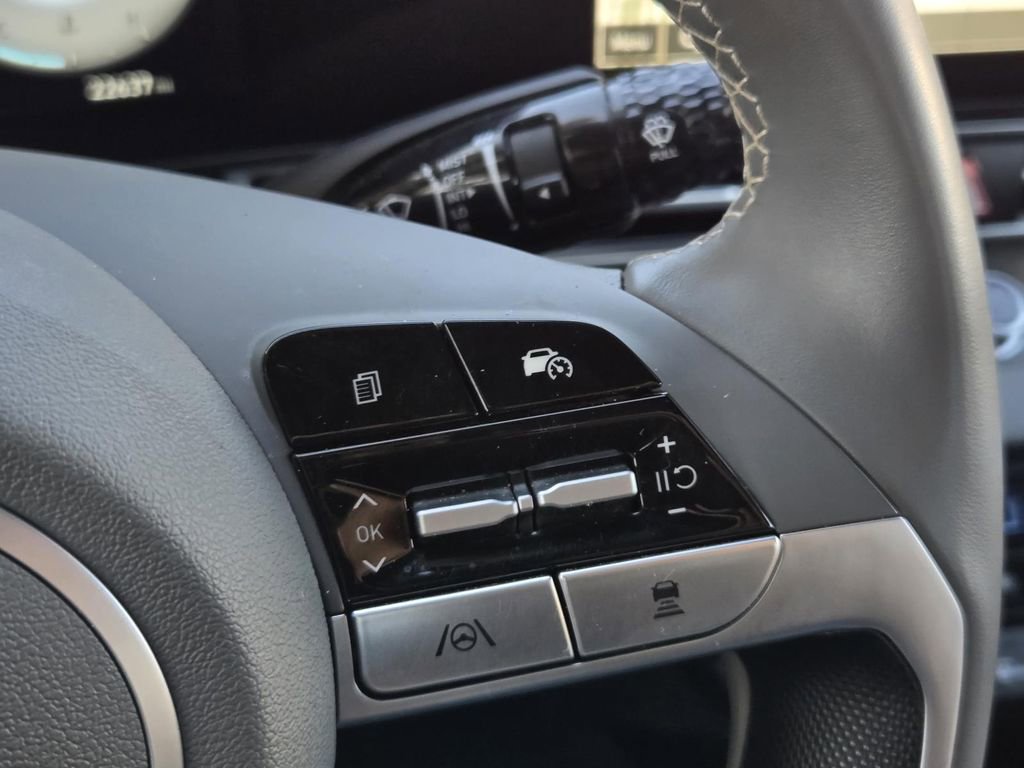 Used 2025 Hyundai Elantra SEL image 25