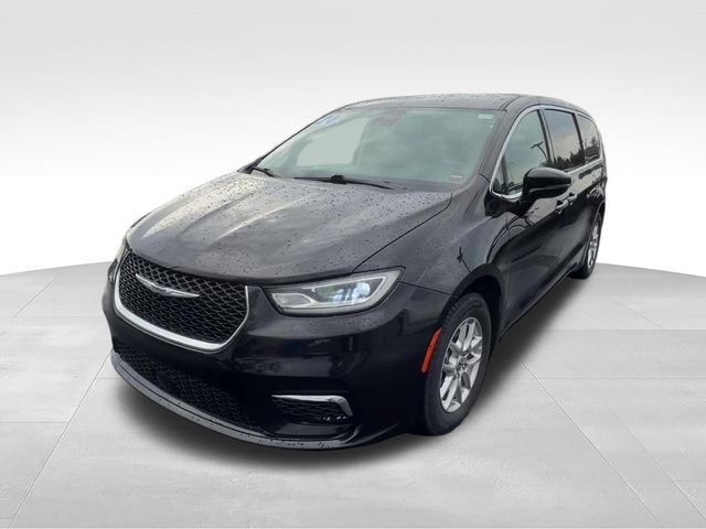 Used 2024 Chrysler Pacifica Touring-L FWD image 2