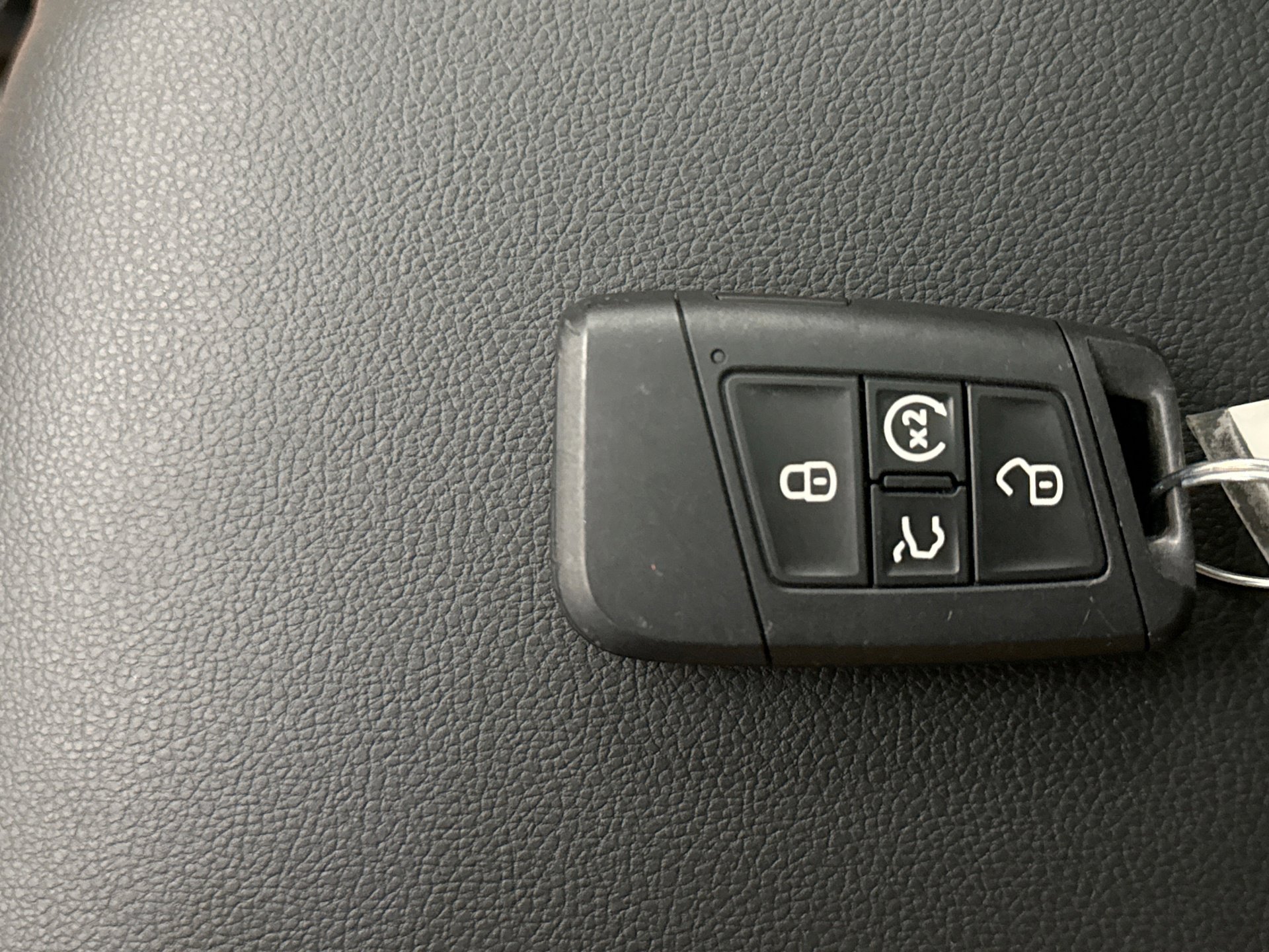 Used 2024 Volkswagen Tiguan SE R-Line image 25