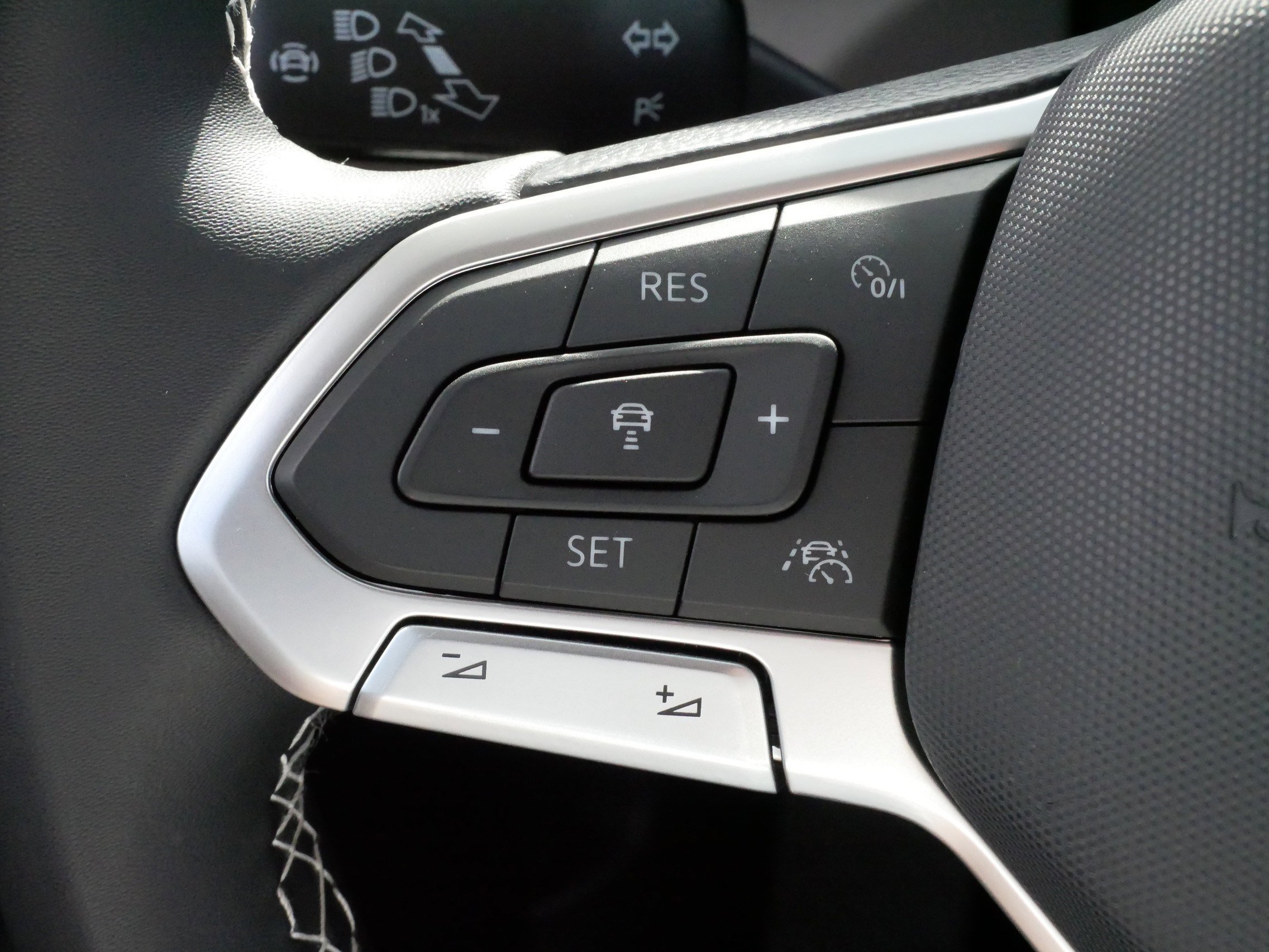 Used 2023 Volkswagen Taos SEL image 26