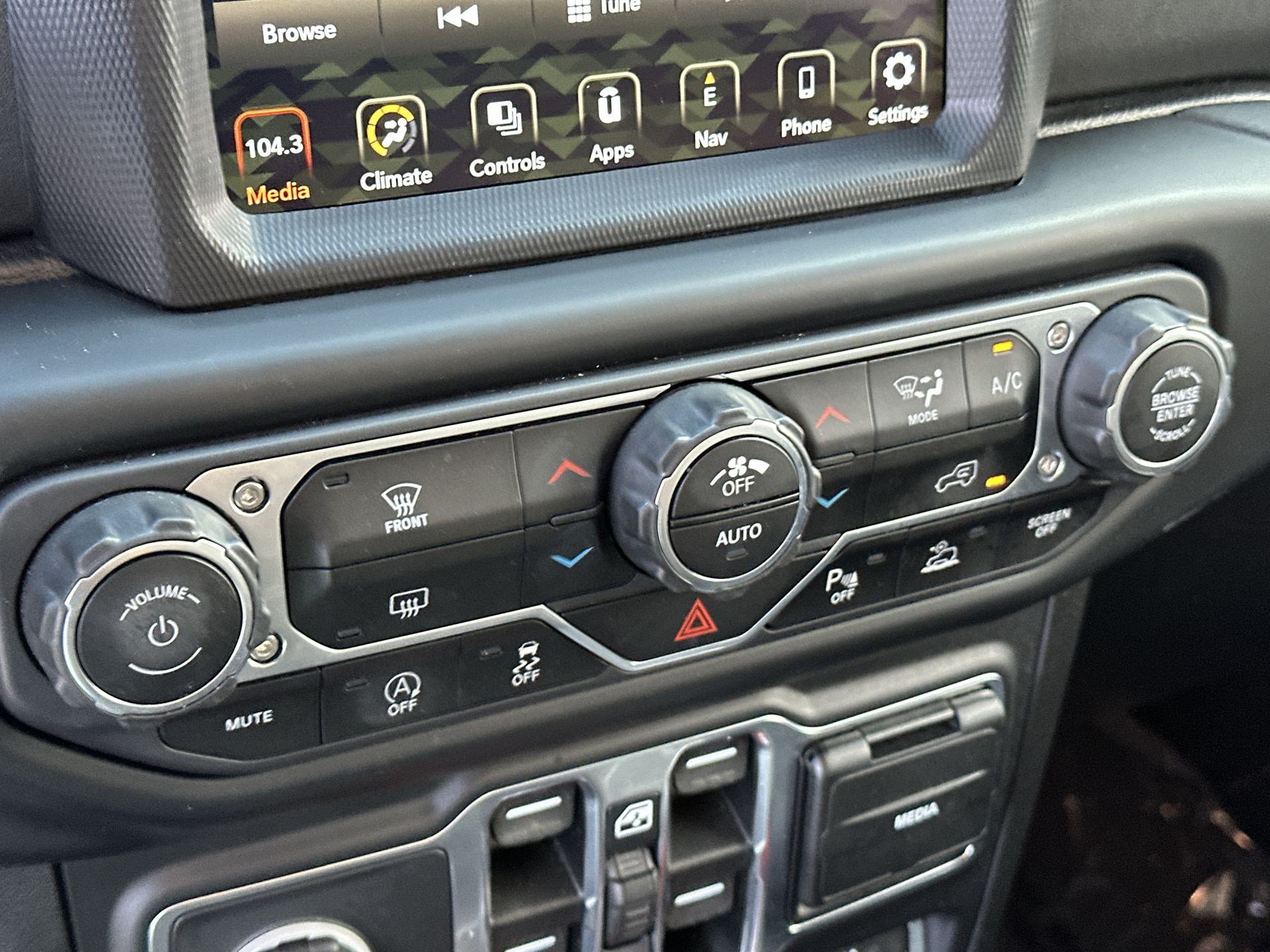 Used 2021 Jeep Gladiator Overland AWD/4WD image 16