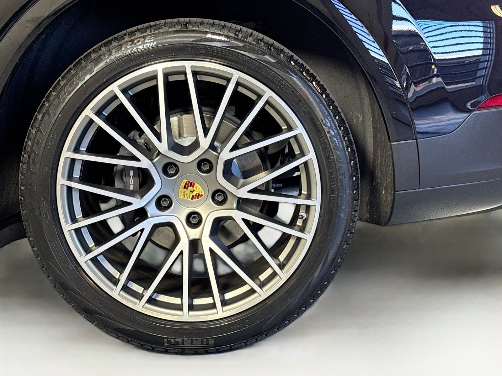 Used 2023 Porsche Cayenne Platinum Edition AWD/4WD image 24