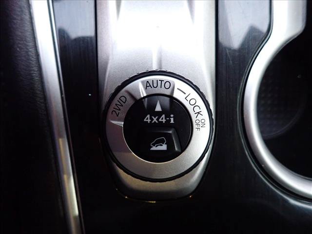 Used 2019 Nissan Pathfinder SV AWD/4WD image 16