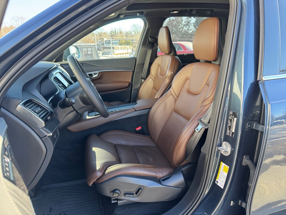Used 2024 Volvo XC90 B6 Ultimate w/ Protection Package Premier image 34
