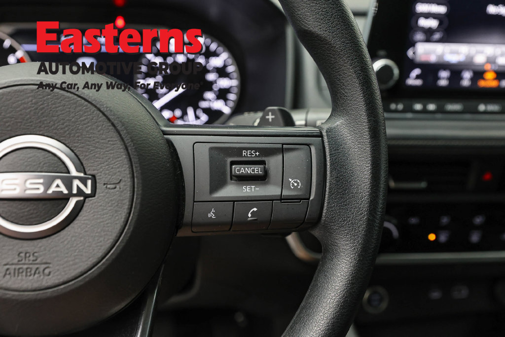 Used 2023 Nissan Rogue S AWD/4WD image 17