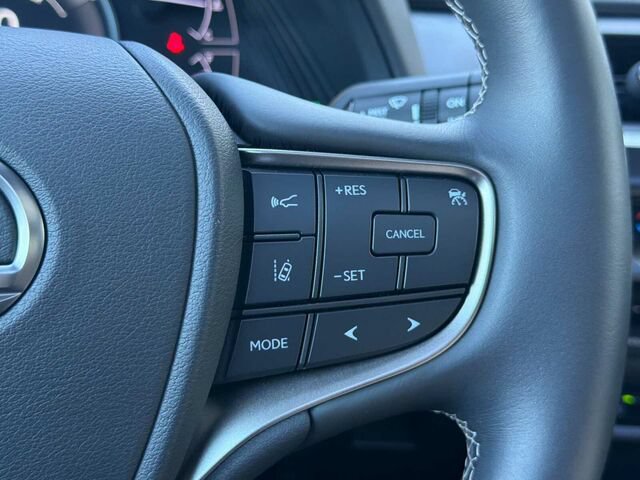 Used 2020 Lexus UX 250h w/ Premium Package AWD/4WD image 29