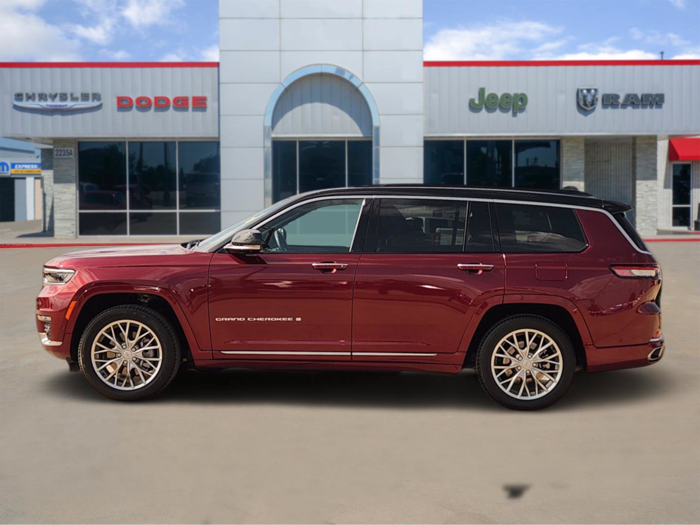 Used 2025 Jeep Grand Cherokee L Summit w/ Advanced Protech Group IV AWD/4WD image 3