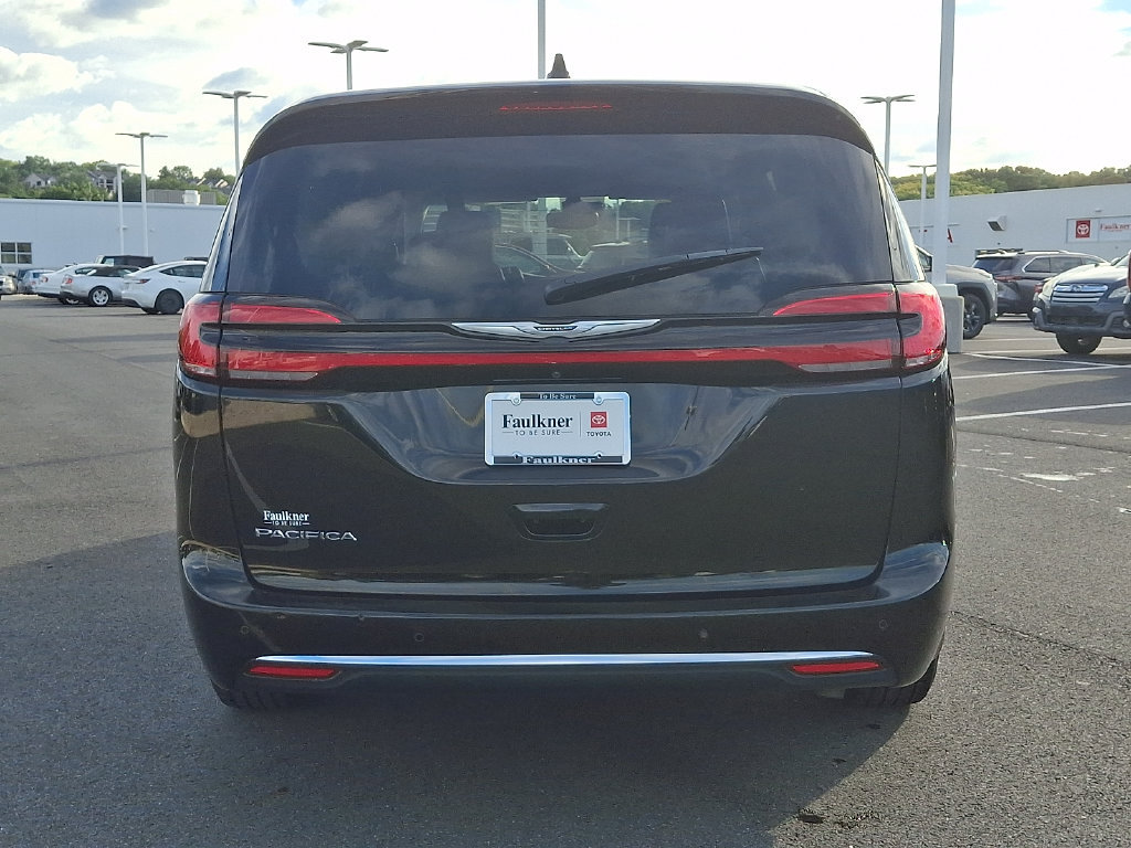 Used 2024 Chrysler Pacifica Touring-L FWD image 5