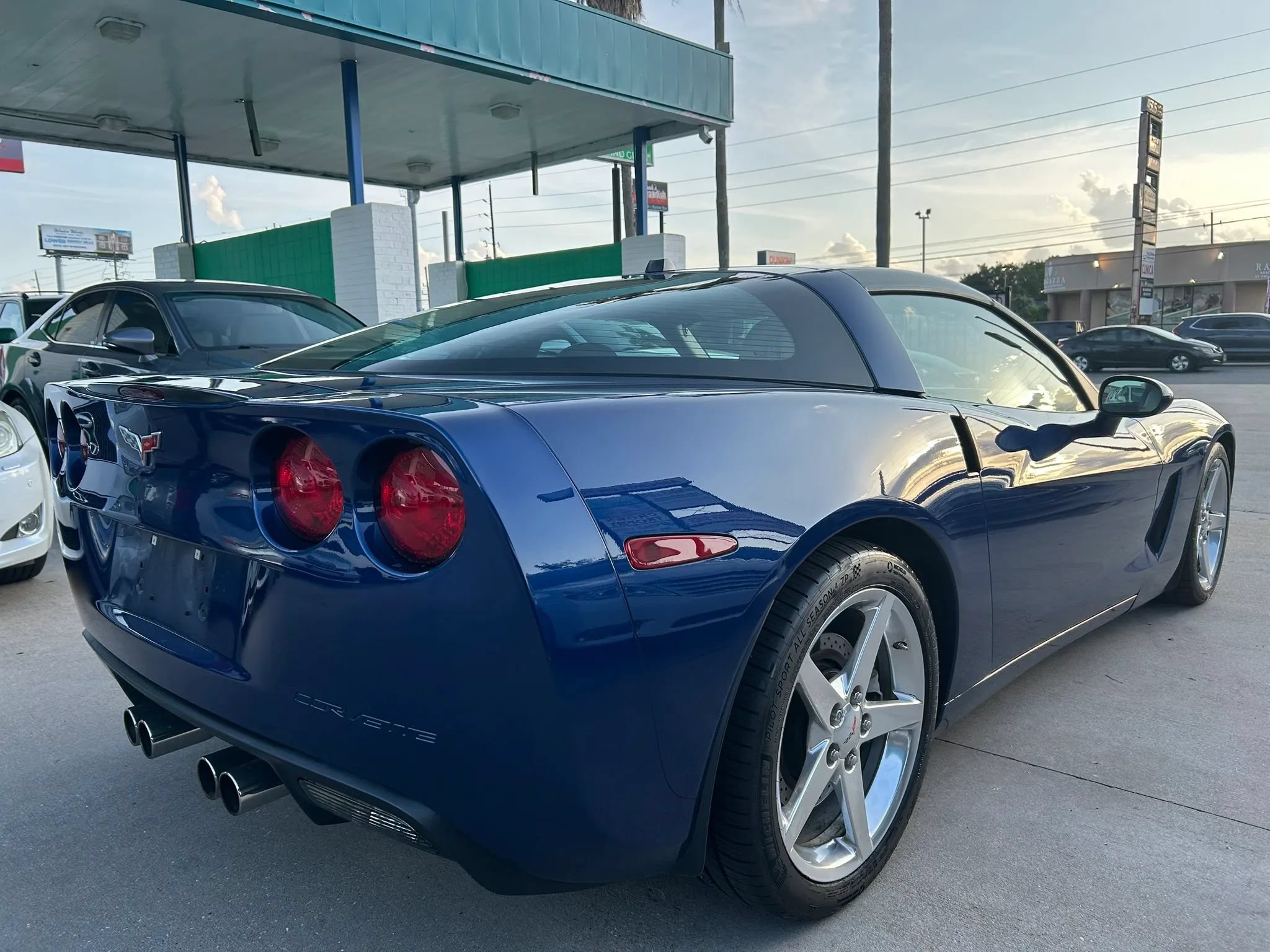 Used 2005 Chevrolet Corvette Coupe w/ Preferred Equipment Group RWD image 5