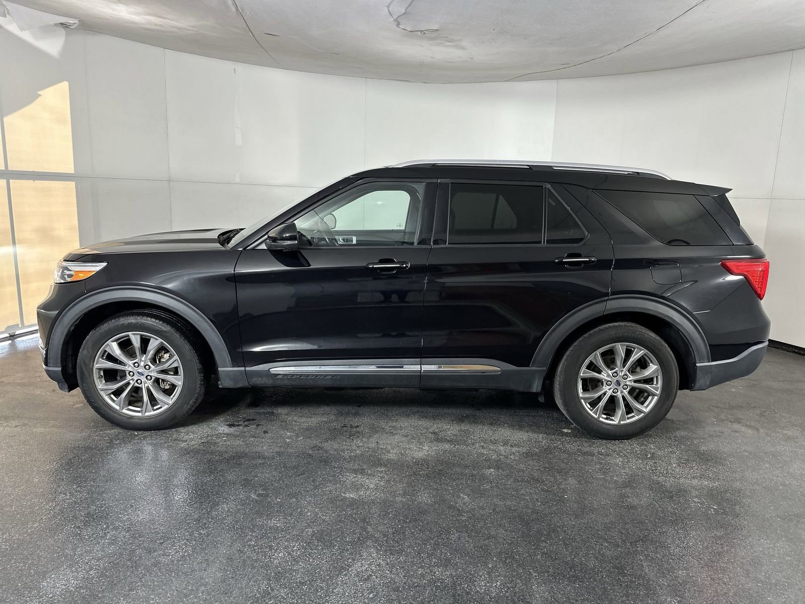 Used 2022 Ford Explorer Limited w/ Equipment Group 301A image 8